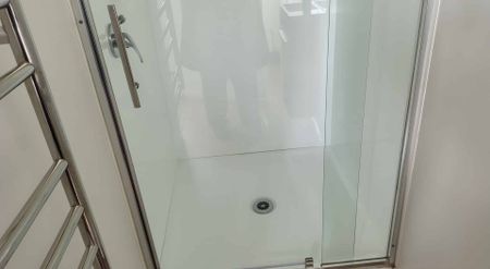 1 Bedroom & Ensuite - Hillcrest - Photo 5