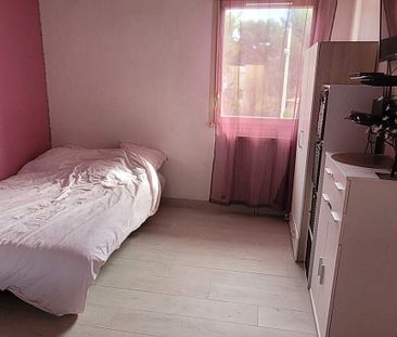 Appartement 3 pièces 62m2 MARSEILLE 12EME 1 060 euros - Photo 2