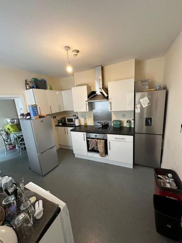 1 bedroom in a house share to rent - Photo 4