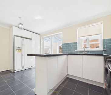 3 bedroom end of terrace house to rent - Photo 5