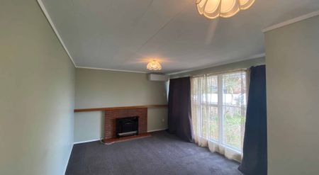 Small 3 bedroom house - Photo 5