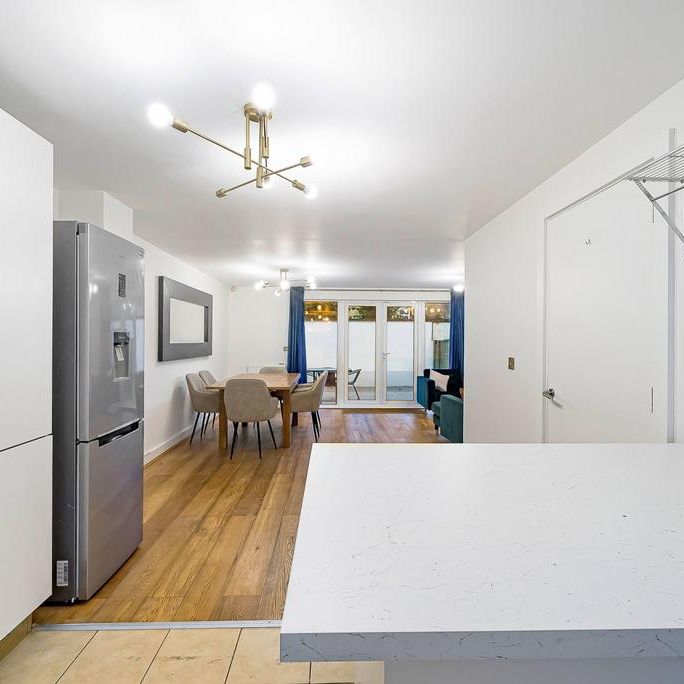4 bedroom terraced house to rent - Photo 1