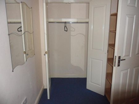 3 bedroom flat to rent - Photo 2