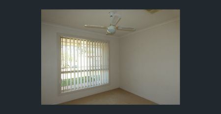 TOWNHOUSE GEM! - Photo 2