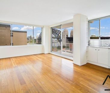 Two bedroom apartment with wonderful Harbour Bridge views - Photo 3