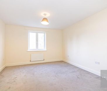 4 bedroom semi-detached house to rent - Photo 4