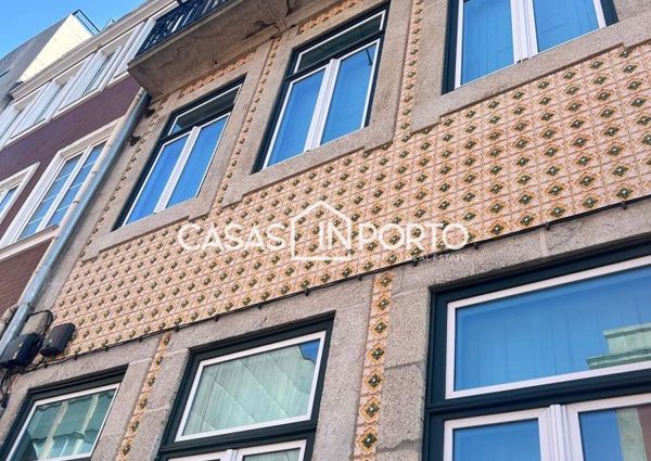 Apartamento junto à estação de metro da Trindade.