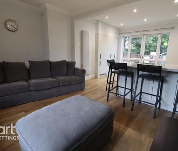 4 bedroom semi-detached house to rent - Photo 3
