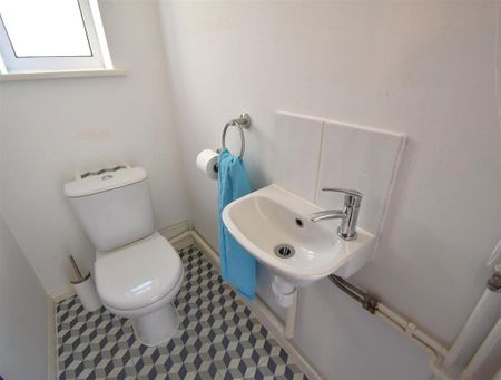 3 bedroom detached house to rent - Photo 3