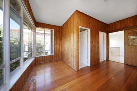 4 Stratford Ave, Bentleigh East VIC 3165 - House For Rent | Domain - Photo 3