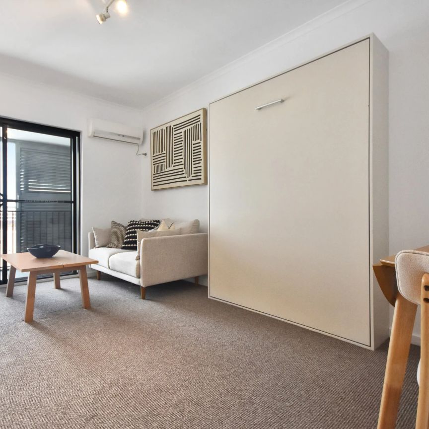 Furnished Modern Studio Unit in Randwick Central! - Photo 1