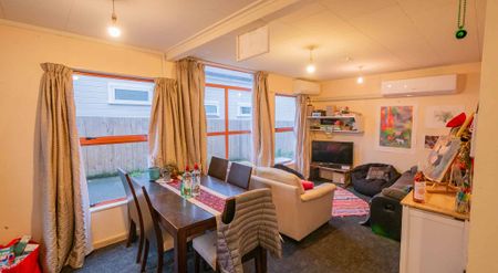 6 Bedroom Student Flat - Available for 2026! - Photo 3