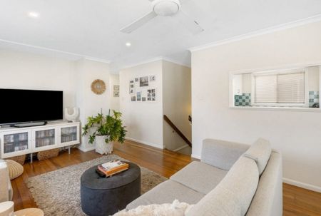 128 Nobby Parade, Miami QLD 4220 - House For Rent | Domain - Photo 3