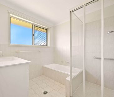 CENTRAL CONVENIENCE! - Photo 2