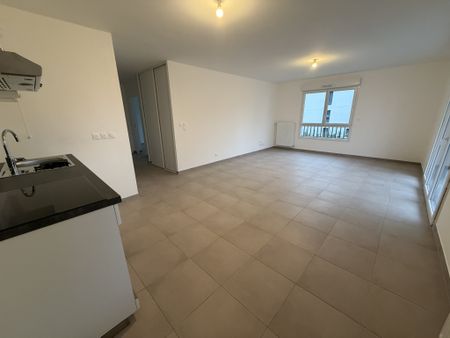 Location Appartement 3 pièces 67m² THONON LES BAINS 74200 - Photo 3