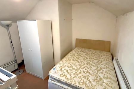 4 bedroom terraced house to rent - Photo 3