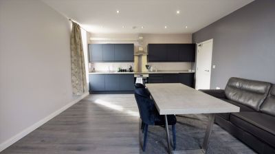 2 bedroom Flat in Flat 4, Leeds - Photo 1