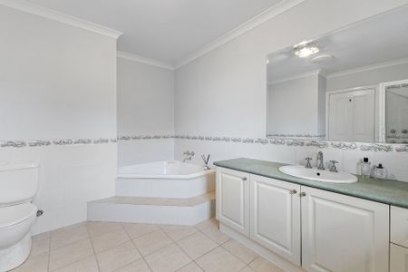 5 Adele Close, Wheelers Hill - Photo 4