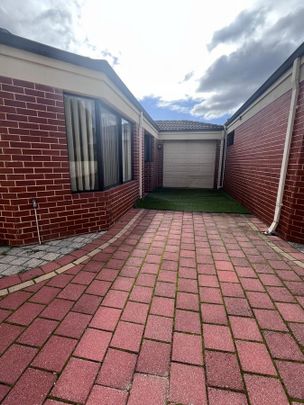 Comfortable & Convenient 3-Bedroom Home – Close to Everything! - Photo 1