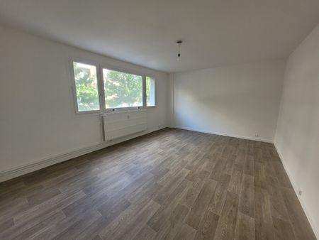 Location Appartement 3 pièces 70m² LILLE 59000 - Photo 3
