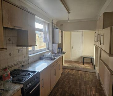 3 bedroom terraced house to rent - Photo 2