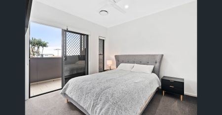 Modern Townhouse in Sought After Location - Photo 5