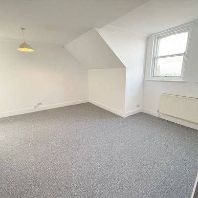 Studio Flat, Grand Avenue, Hove - Photo 1