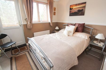 Lander Close, Baiter Park, Poole - Photo 3