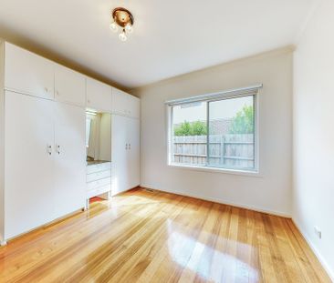 SPACIOUS 3-BEDROOM HOME IN PRIME LOCATION - Photo 4