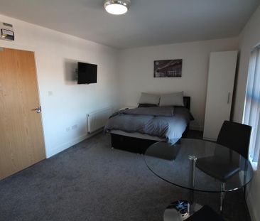 Studio to rent - Photo 2