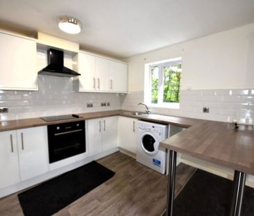 2 bedroom Flat in Flat 10, Leeds - Photo 2