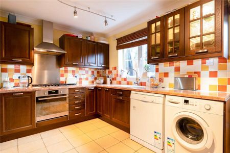 4 bedroom detached house to rent - Photo 2