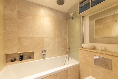 St Georges Square, Westminster, London, SW1V - Photo 2