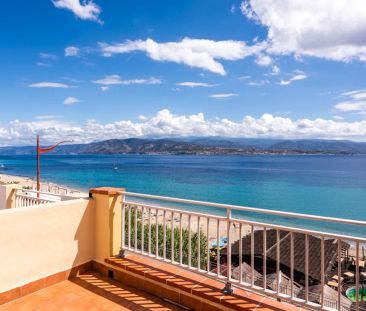 Grazioso bilocale con terrazza vista mare in zona Pace - Photo 1