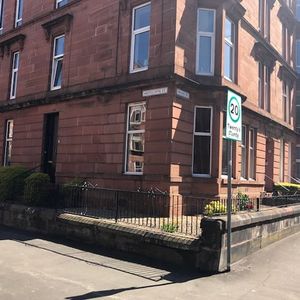 2 Bed Flat, Westclyffe Street, G41 - Photo 2