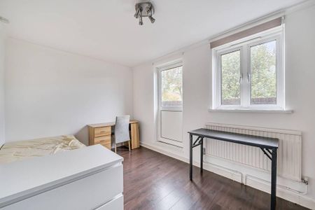 3 bedroom flat to rent - Photo 3