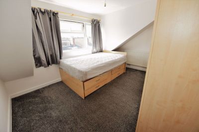 4 bedroom House in Burley Lodge Terrace, Leeds - Photo 5