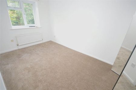 3 bedroom end of terrace house to rent - Photo 4