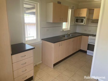 Three Bedroom Family Home - Photo 5