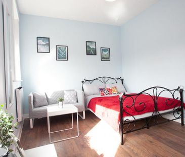 1 bedroom in a house share to rent - Photo 2