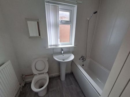3 bedroom terraced house to rent - Photo 3