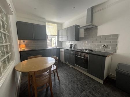 3 bedroom maisonette to rent - Photo 5