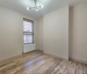 2 Bed Flat, Chesterfield Gardens, N4 - Photo 3