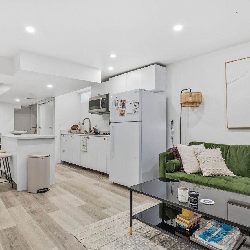 For Lease - 907 Oaktree Crescent Unit# Basement, Newmarket, Ontario - Photo 1