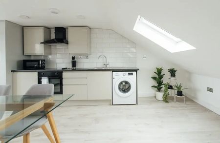 1 Bed Flat, Seymour Gardens, IG1 - Photo 3