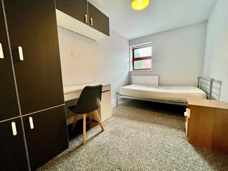 3 bedroom flat to rent - Photo 4