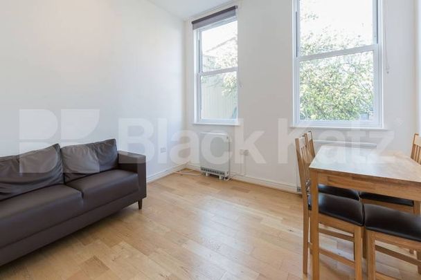 Located in a large detached conversion located minutes from Caledonian station - Photo 1