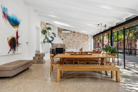 Beautifully renovated while retaining its charming 1880s soul - Photo 5