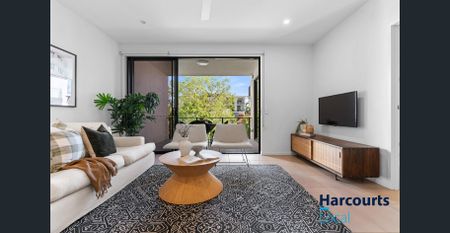 Executive Living in Windsor! - Photo 3