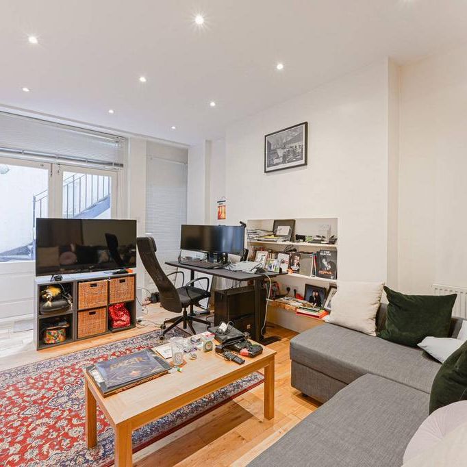 Studio to rent - Photo 1